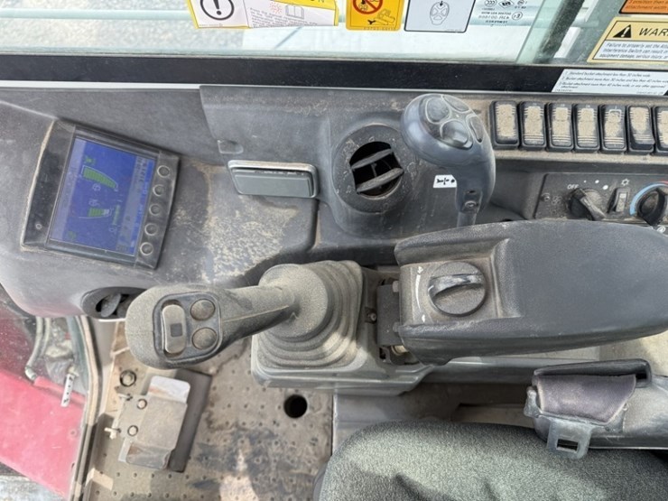 2016-takeuchi-tb280fr-image-44