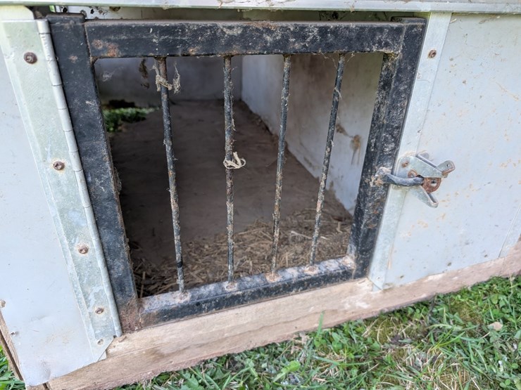 #5495-•-truck-bed-dog-kennel-image-4