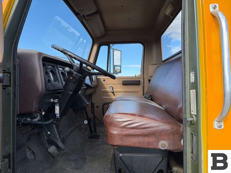 1985-international-1854-flatbed-truck-image-43