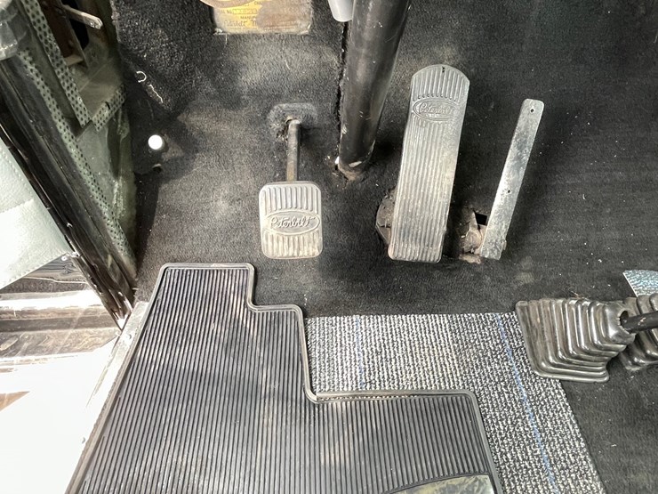 1970-peterbilt-358-image-120