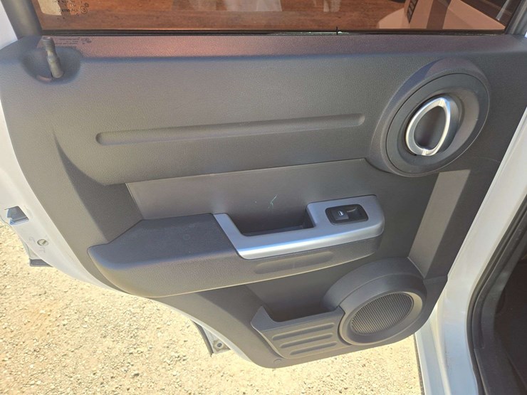 2011-dodge-nitro-image-9