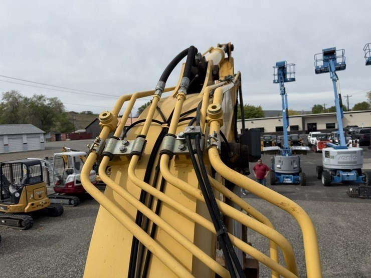 2016-kobelco-sk140sr-image-37