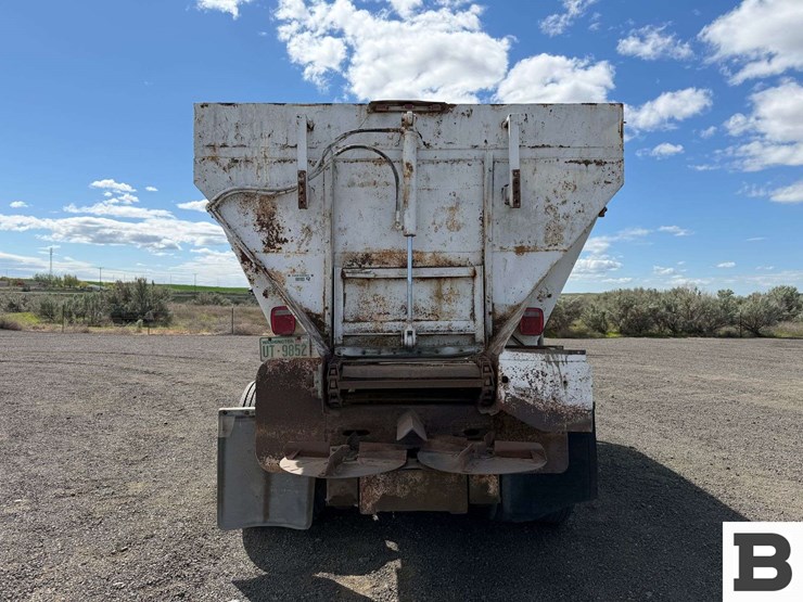 1977-international-fertilizer-truck-image-4