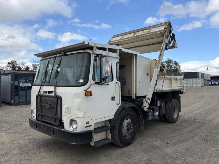 2011-autocar-xpeditor-image-1