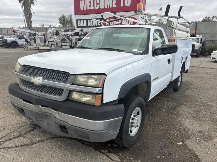 2004-chevrolet-silverado-2500hd-image-1