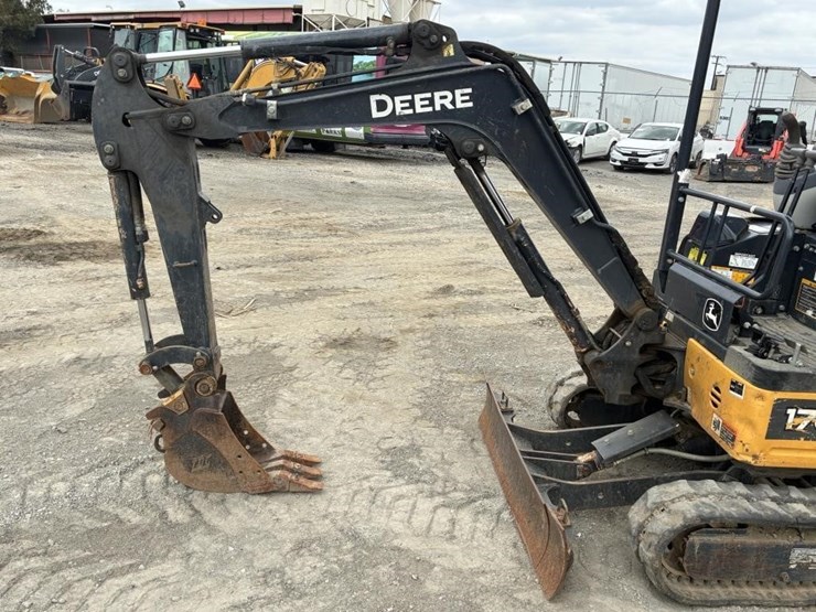 2023-deere-17g-image-5