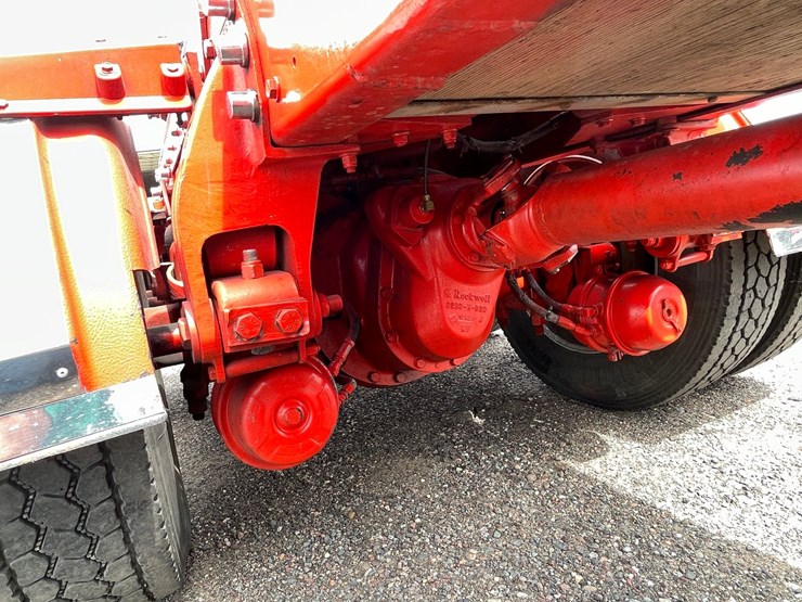 1976-peterbilt-359-image-68