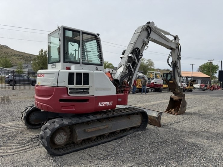 2016-takeuchi-tb280fr-image-4