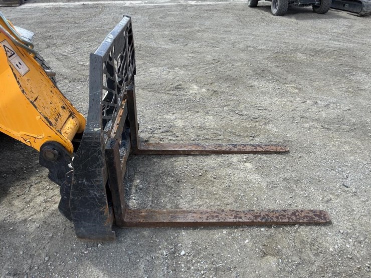 2015-jcb-525-image-6