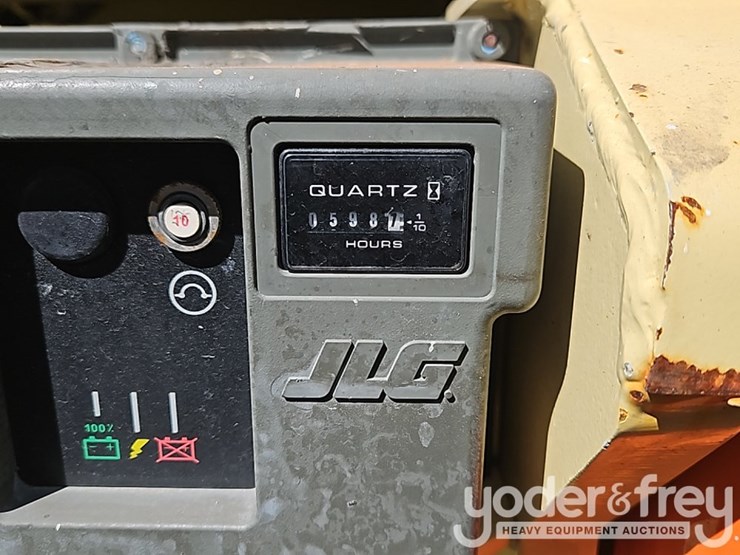 2016-jlg-3246e-image-15