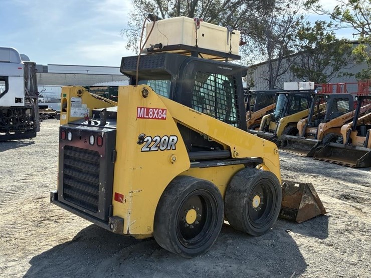 2018-yanmar-s220r-image-3