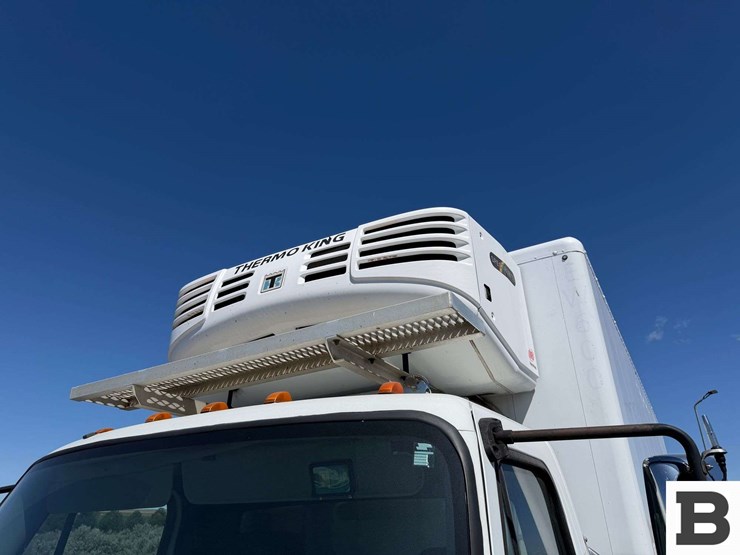 2009-freightliner-m2-box-van-truck-image-9