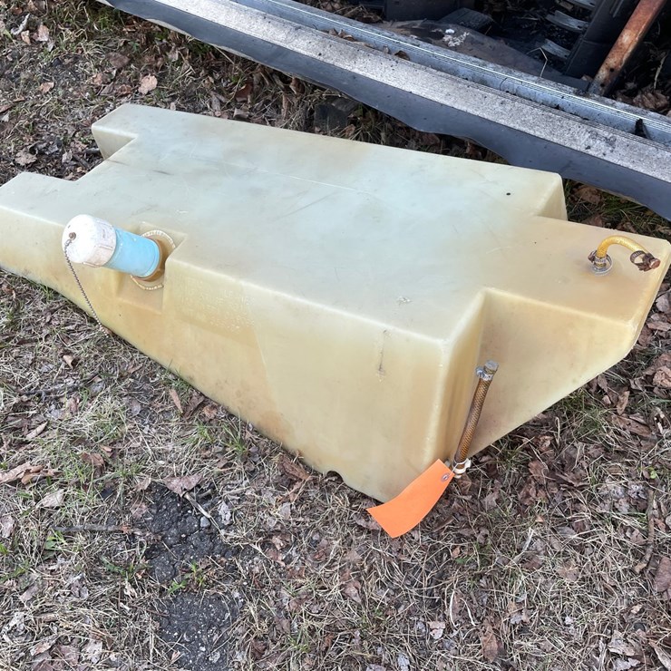 #10427 • Plastic Fuel Tank