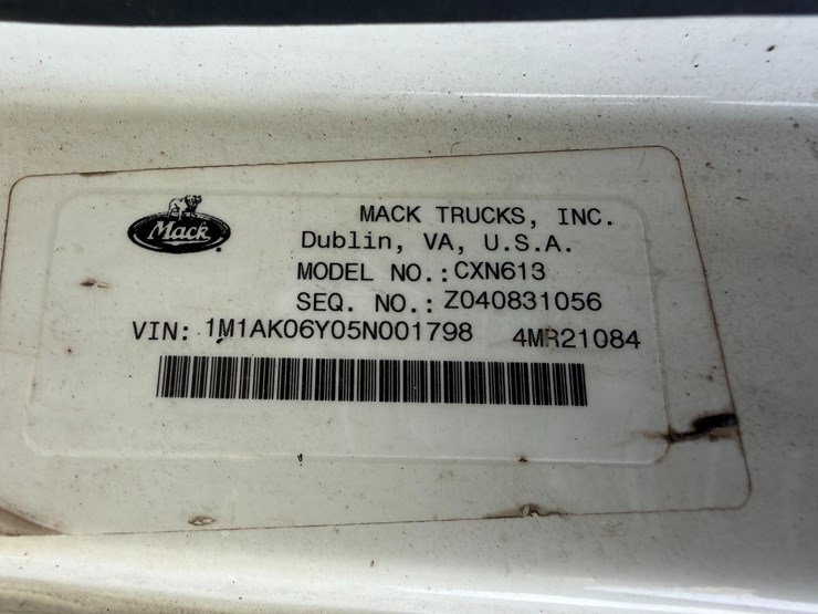 #502-•-#502-•-2005-mack-cxn613-truck---2005-mack-road-tractor-w/-sleeper-image-30