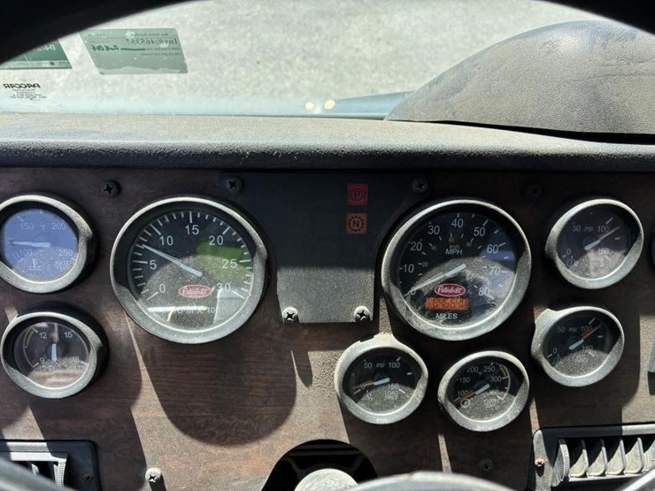 2009-peterbilt-320-image-14