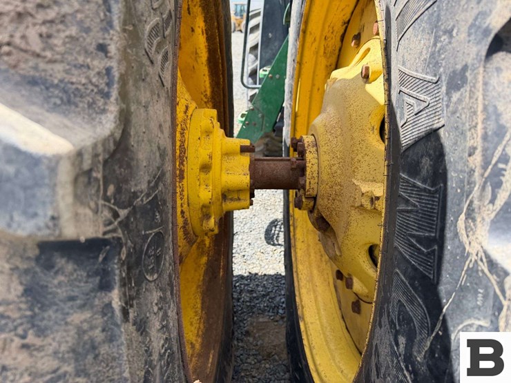 2013-john-deere-7200r-image-24