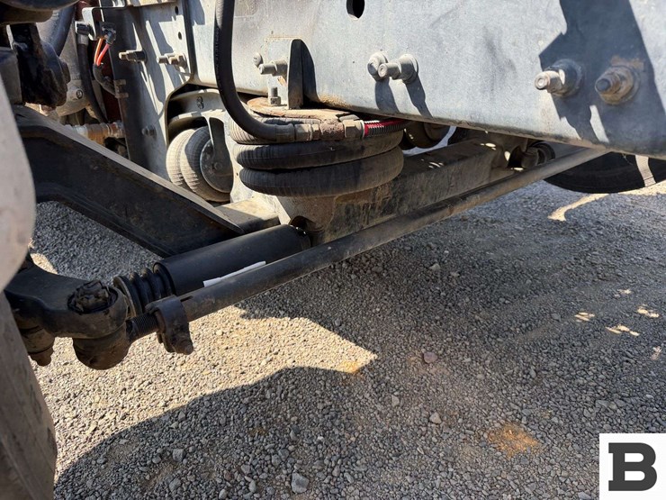 2012-freightliner-coronado-sd-tractor-truck-image-21