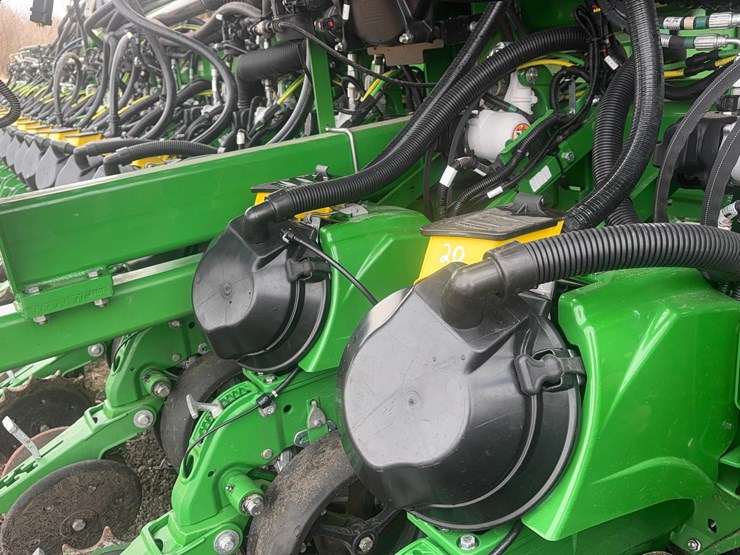 2024-john-deere-db66-image-34