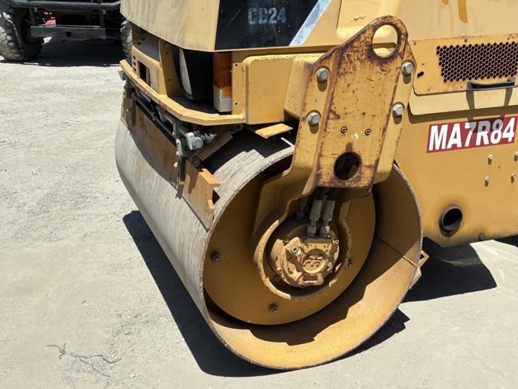 2009-caterpillar-cb24-image-5