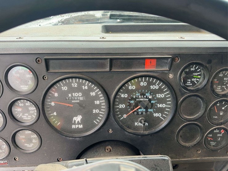 1998-mack-ch613-image-28