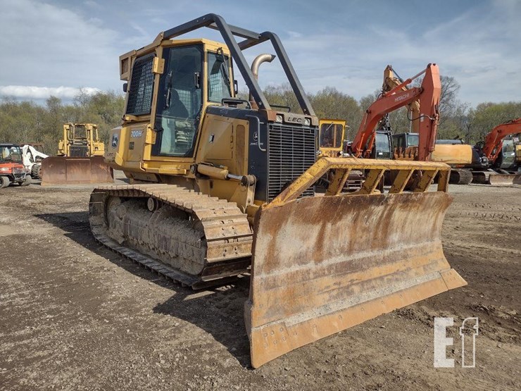 2005-deere-700h-xlt-image-44