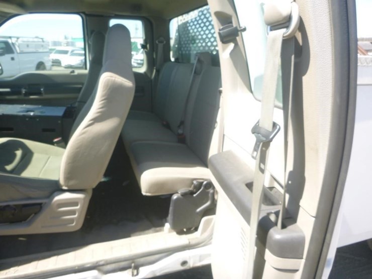 2008-ford-extra-cab-utility-truck-image-9