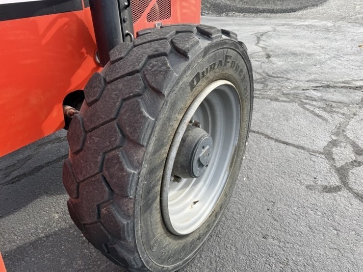 2015-sky-trak-6042-image-15