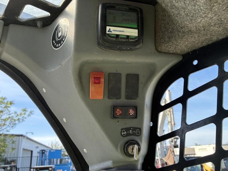 2019-gehl-r190-image-11