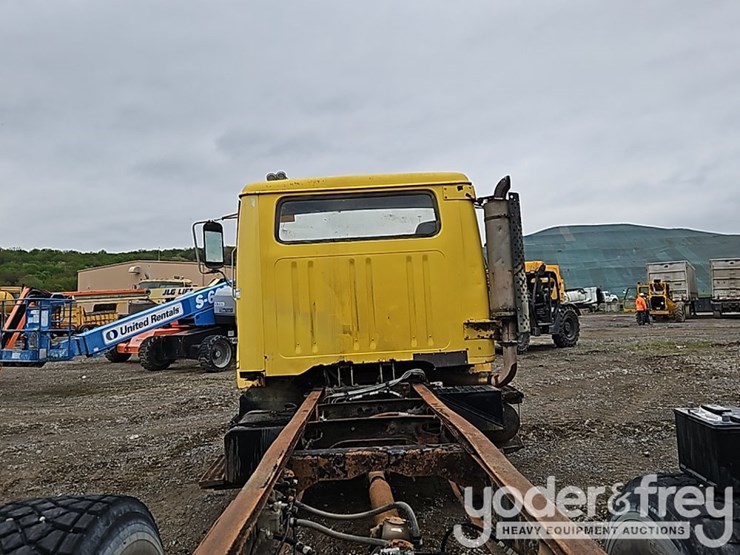 international-f-2654-image-17