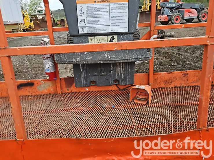 2016-jlg-460sj-image-13
