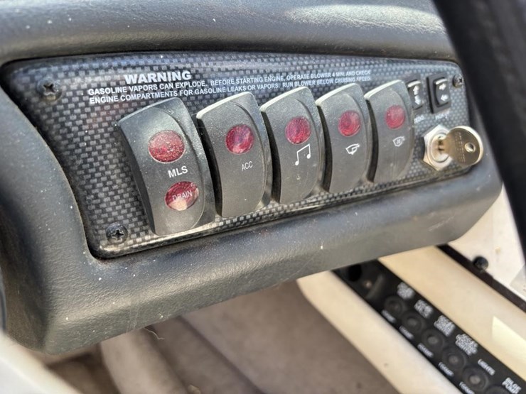 2001-unknown-trailer-image-15