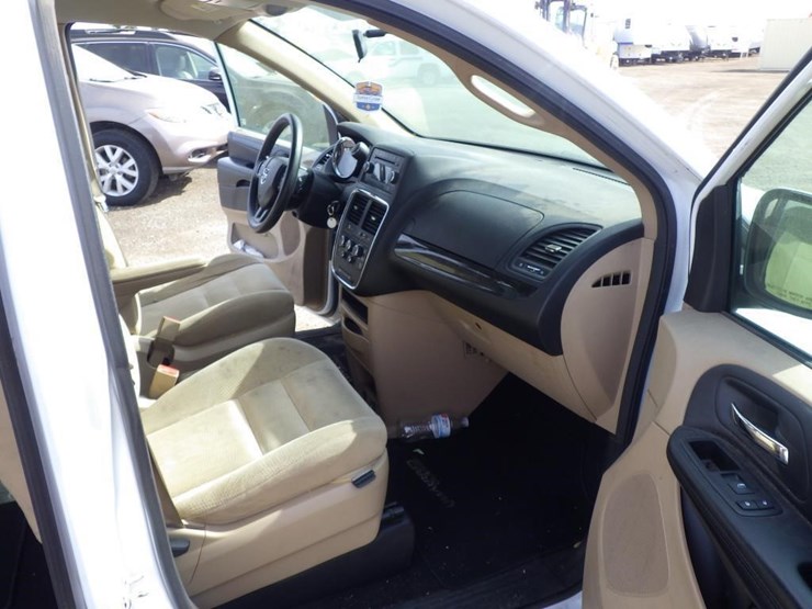 2015-dodge-grand-caravan-image-7