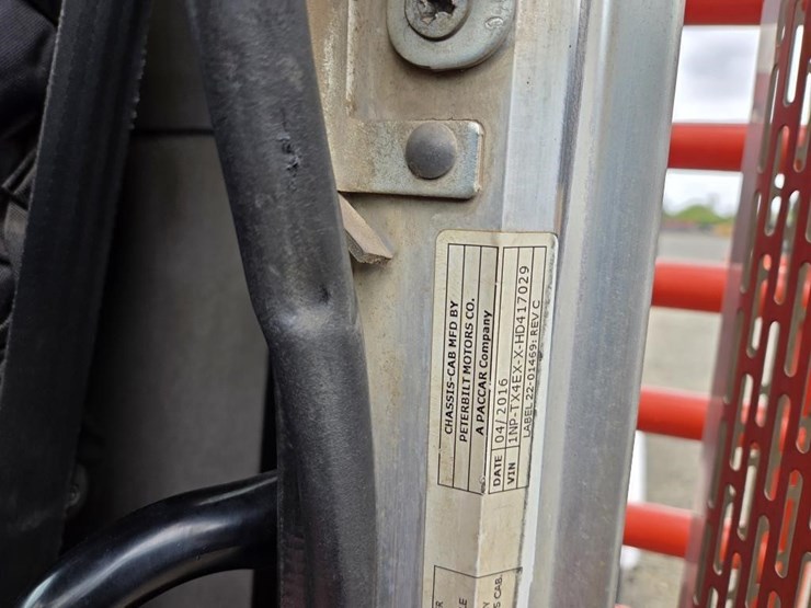 2016-peterbilt-367-image-71