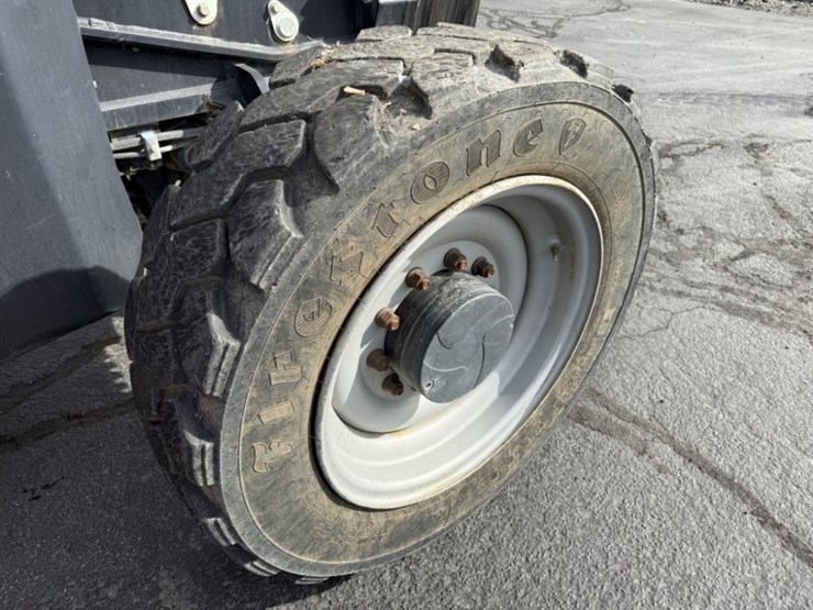 2015-jlg-g9-43a-image-18