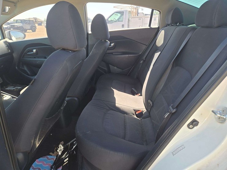 2013-kia-rio-lx-sedan-4d-image-10