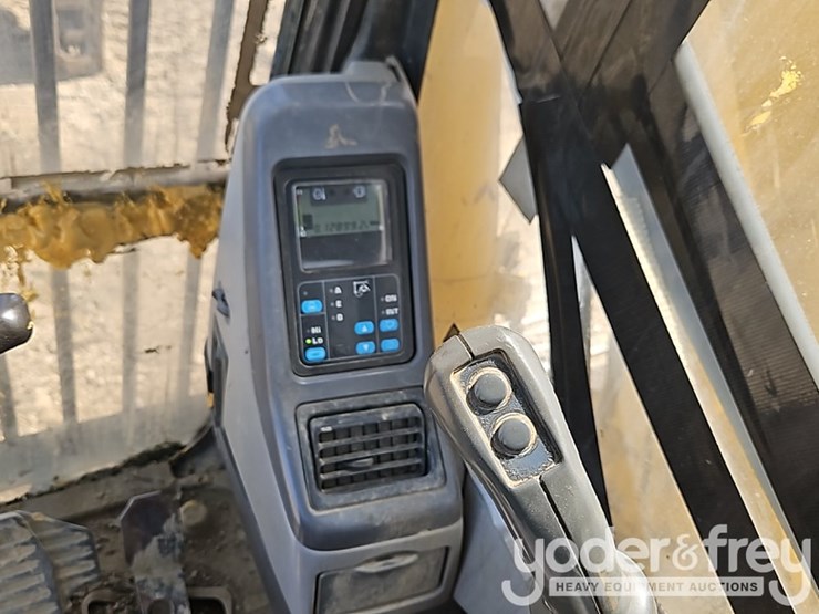 2005-komatsu-pc138-image-38