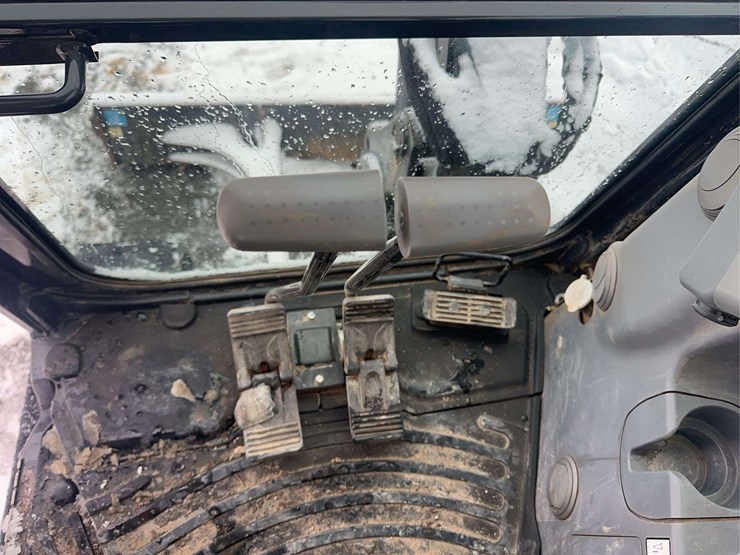 2019-deere-35g-image-30