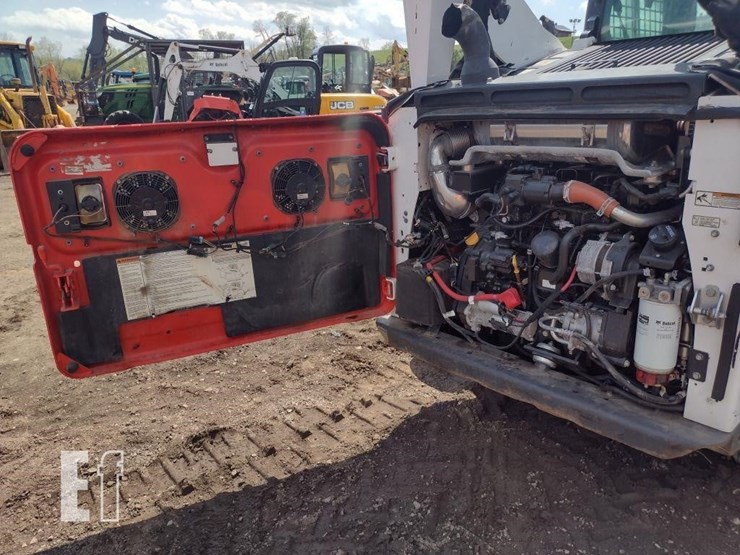 2022-bobcat-t770-image-32