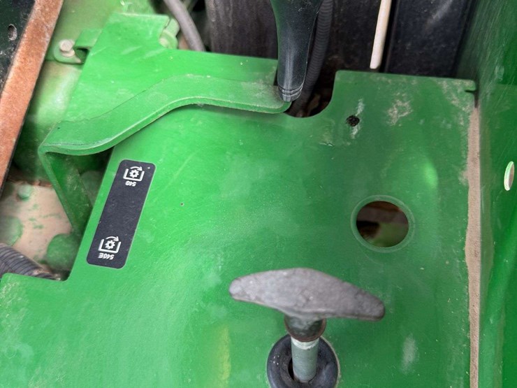 2015-john-deere-5075e-image-82