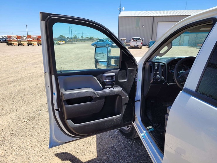 2019-chevrolet-silverado-2500-w/t-image-12