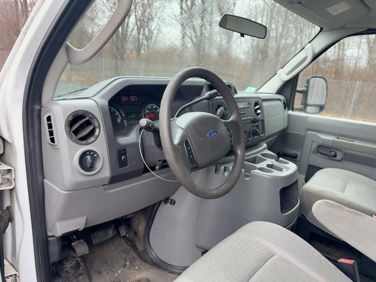 2011-ford-e350-image-18