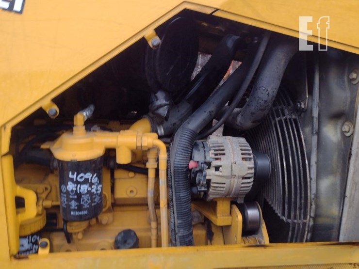 2013-deere-450j-image-38