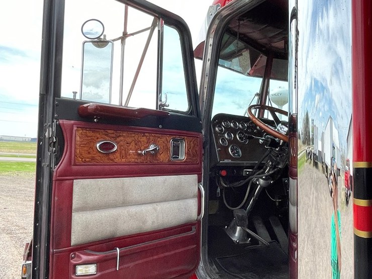 1976-peterbilt-359-image-110