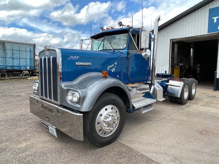 1966-kenworth-w900a-image-2