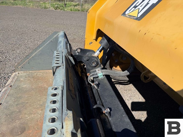 2017-caterpillar-299d2-image-13