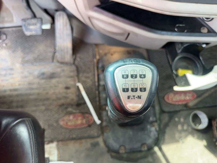 2018-peterbilt-579-image-23