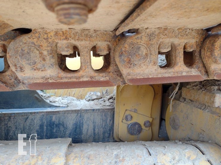 2013-deere-700k-lgp-image-19