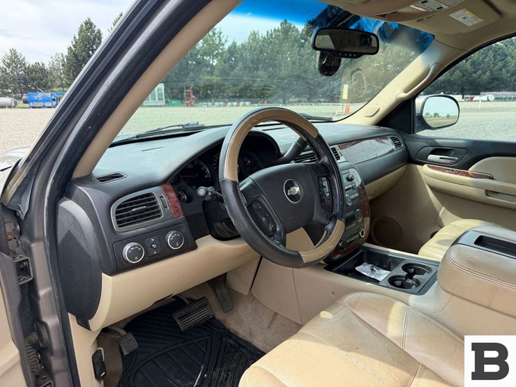 2007-chevrolet-suburban-1500-image-22