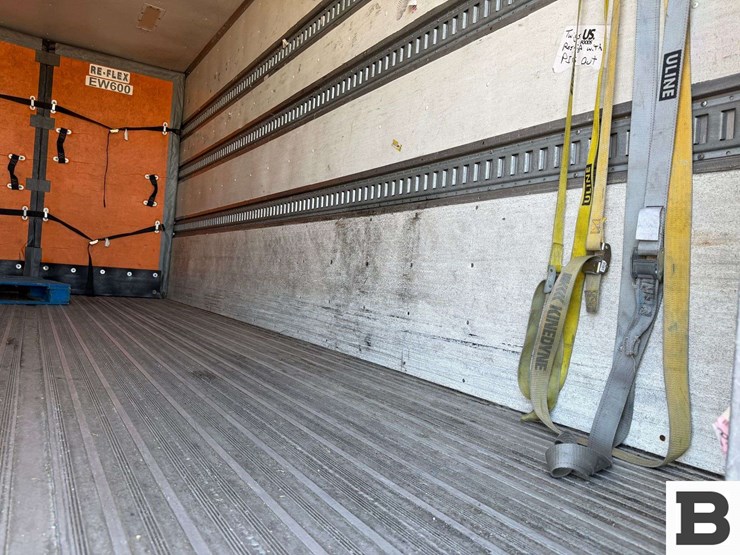 2009-freightliner-m2-box-van-truck-image-33