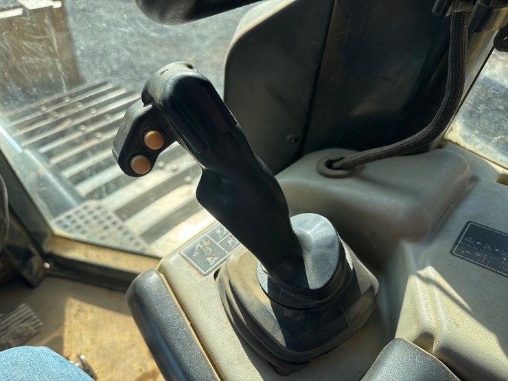 2013-caterpillar-d6n-lgp-image-14